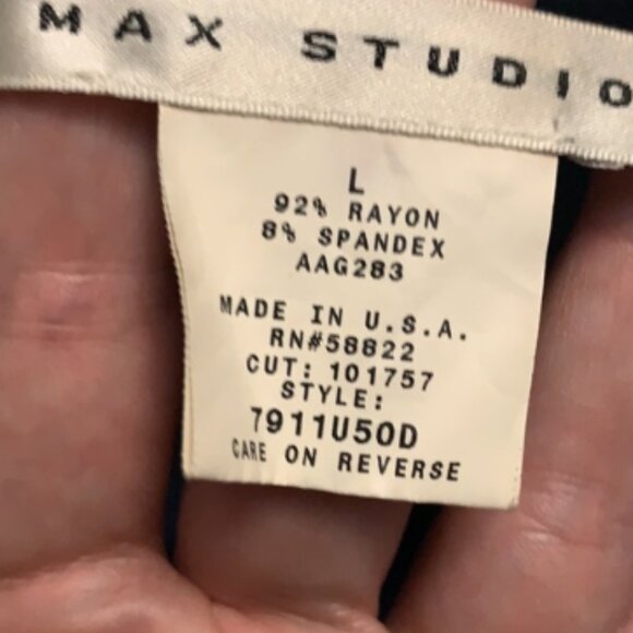 Max studio dress📍 - Picture 2 of 3